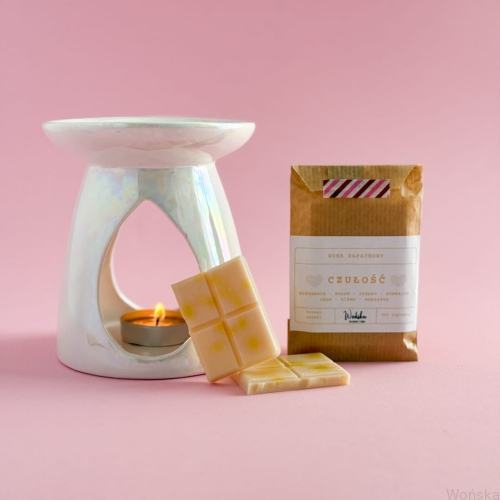 Czułość-wosk-zapachowy-do-kominka-ceramicznego-SelfLove-Wonska-kwiatowo-drzewny-aromat.jpg